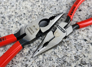 KNIPEXロングノーズペンチ